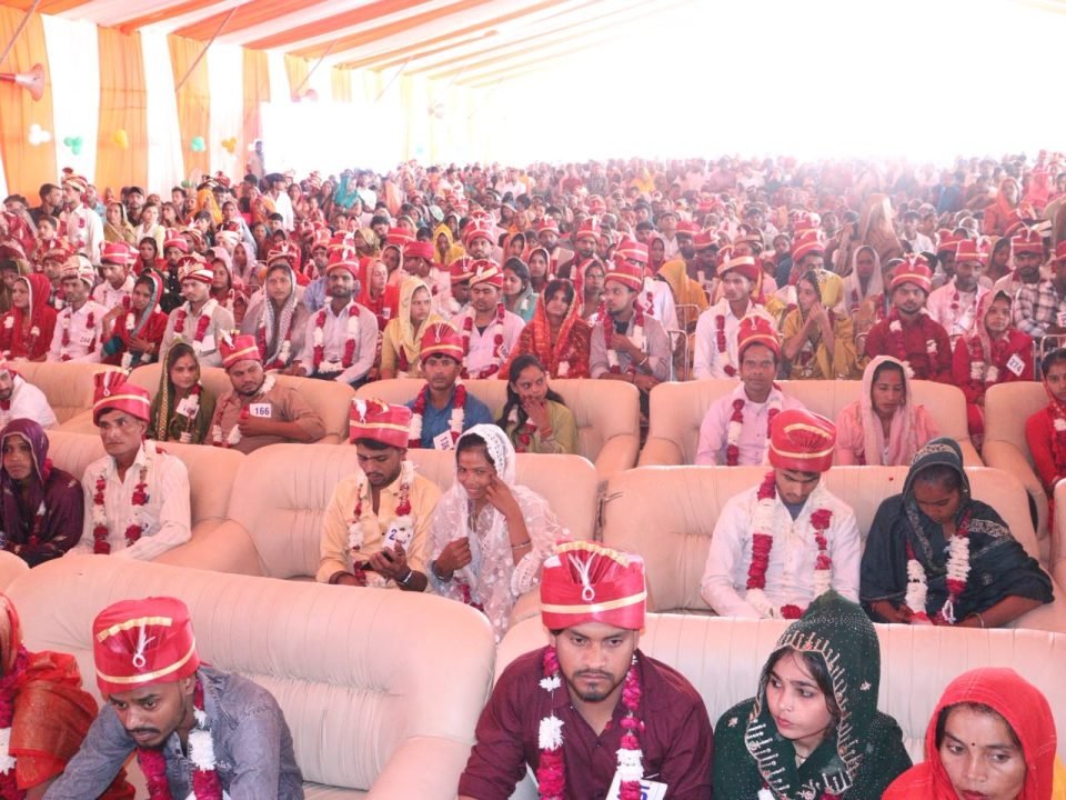 बदायूं में 295 जोड़े बने हमसफर, 14 मुस्लिम जोड़ों का हुआ निकाह - फोटो 2