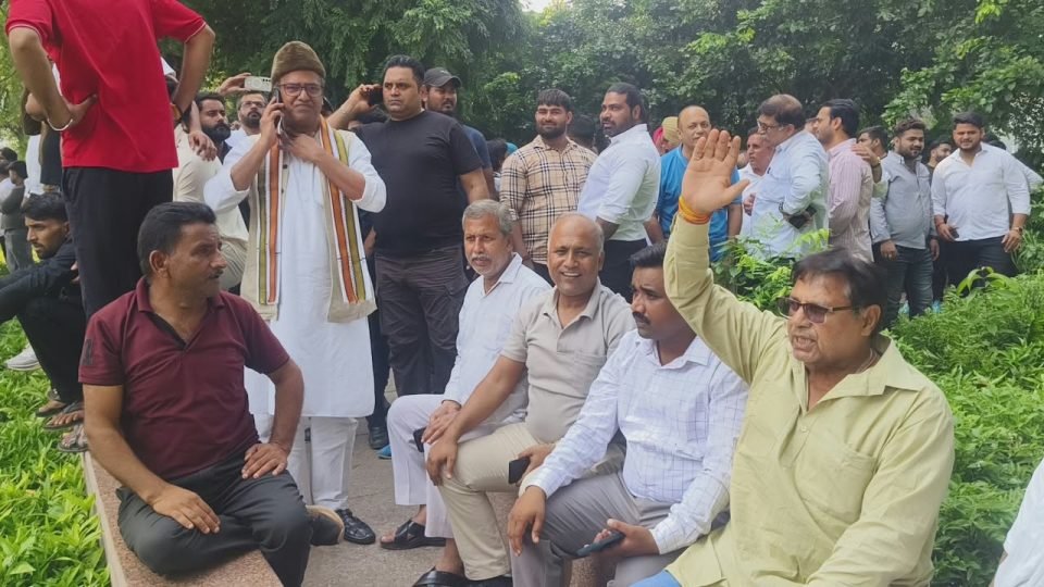 दिल्ली की ‘वोट चोरी’ रैली में बदायूं के कांग्रेसियों ने भरी हुंकार, - फोटो 2