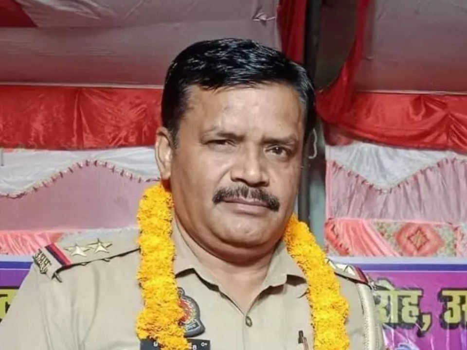 यूपी में जनशिकायतों के निस्तारण में लापरवाही पर थाना प्रभारियों के खिलाफ कार्रवाई, बदायूं का उसावा थाना शामिल।