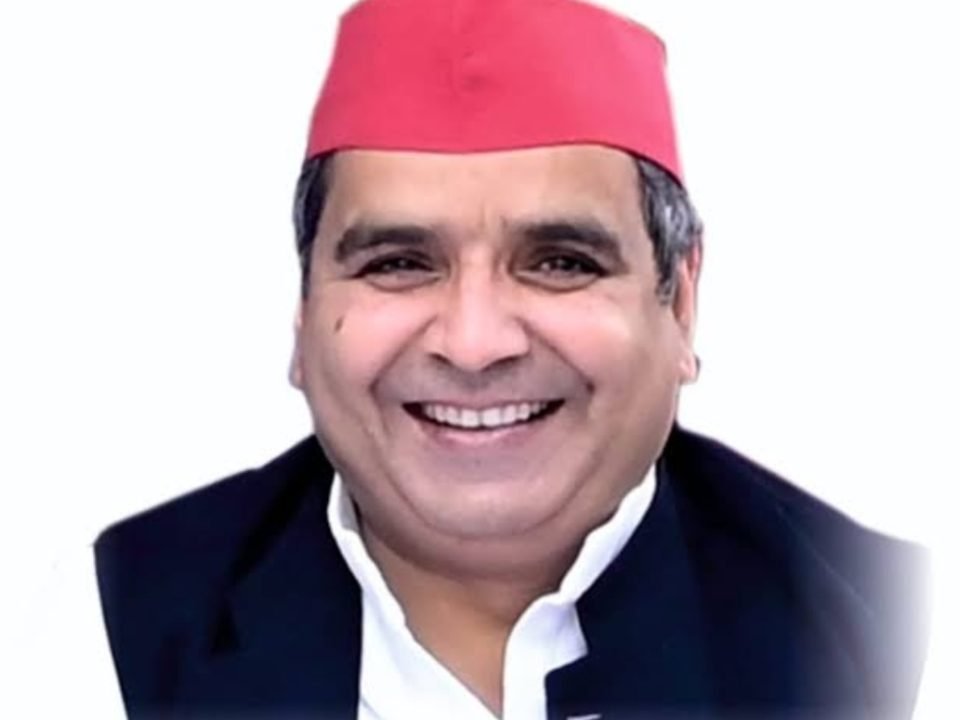 बदायूं में PDA जनपंचायत में शामिल होने वाले सांसद धर्मेंद्र यादव और सांसद आदित्य यादव।