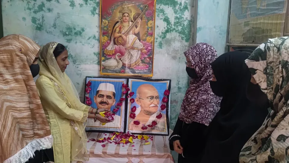 मदरसा पैराडाइज अलापुर में धूमधाम से मनाई गई गांधी और शास्त्री जयंती